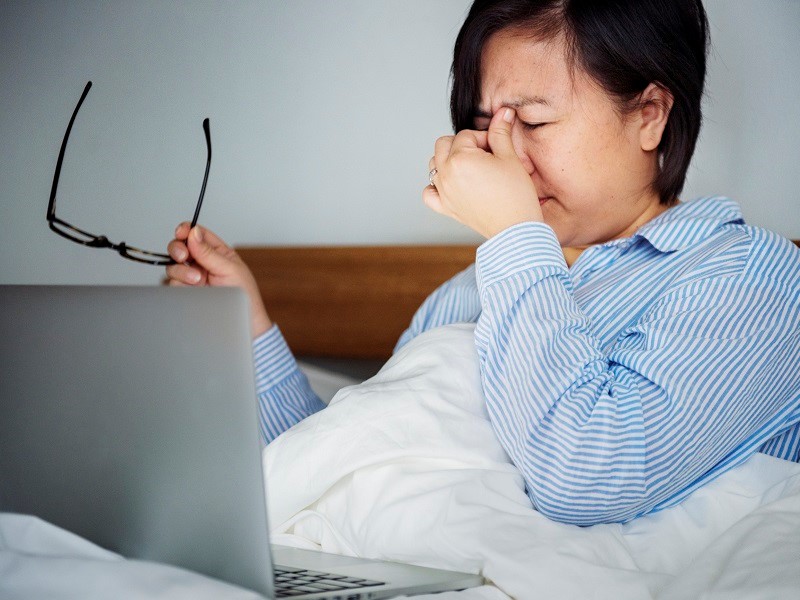 What are the negative side effects of too much screen time?